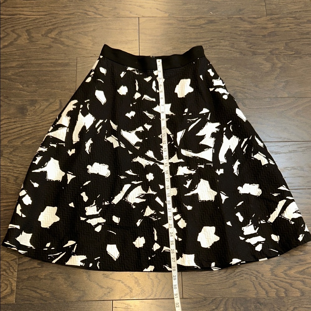 Banana Republic Black and White A-Line Skirt - Picture 5 of 5